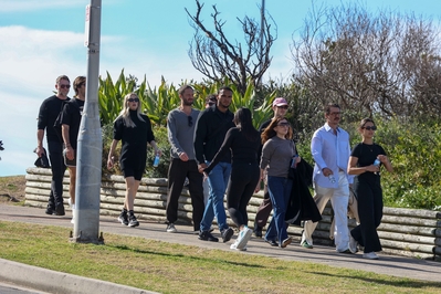 Click to view full size image
==============
VKA012.jpg VKA012.jpg