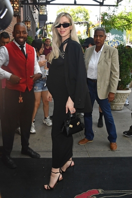 Click to view full size image
==============
VKA066.jpg VKA066.jpg